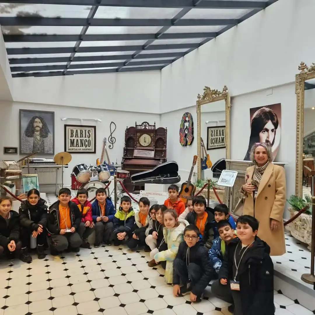 Usta sanatçı Barış MANÇO'nun günümüzde müze olarak kullanılan evine yaptığımız ziyaret. 1